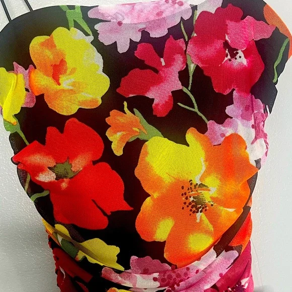 B. Darlin floral pattern body con dress. - Picture 2 of 3